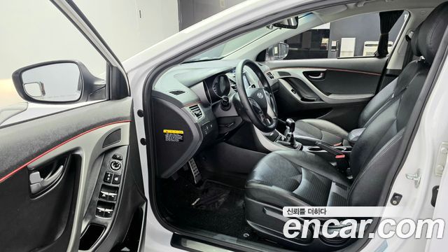Hyundai AVANTE 2015 — photo 12