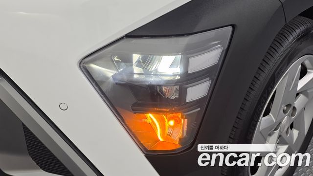 Hyundai Kona 2023 — photo 8