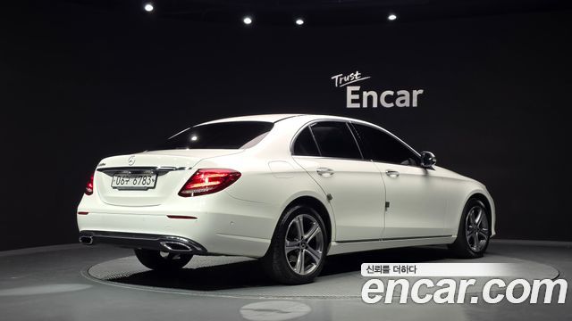 Mercedes-Benz E-Class 2019 — photo 2