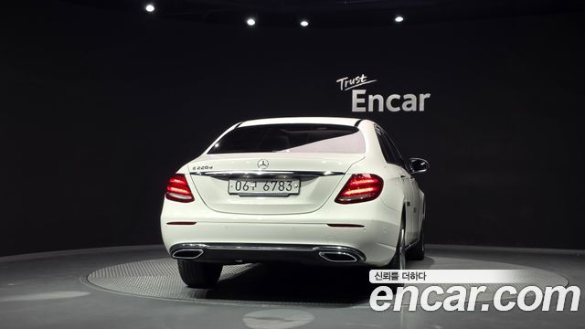 Mercedes-Benz E-Class 2019 — photo 4