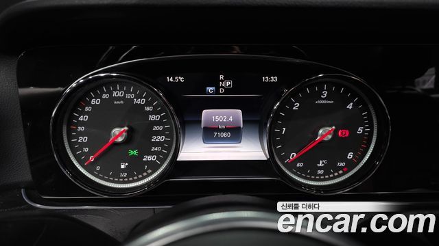 Mercedes-Benz E-Class 2019 — photo 11