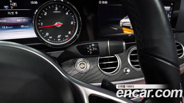 Mercedes-Benz E-Class 2019 — photo 12