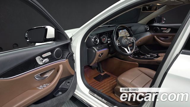 Mercedes-Benz E-Class 2019 — photo 13