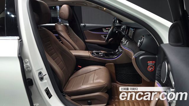 Mercedes-Benz E-Class 2019 — photo 18