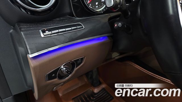 Mercedes-Benz E-Class 2019 — photo 22