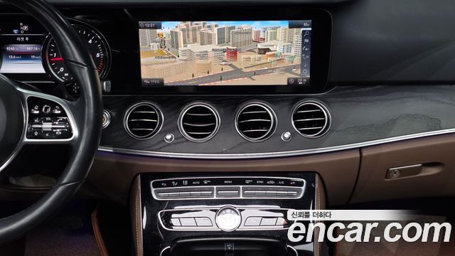Mercedes-Benz E-Class 2019 — photo 24