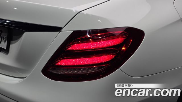Mercedes-Benz E-Class 2019 — photo 9