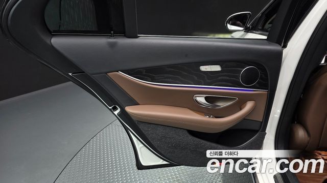 Mercedes-Benz E-Class 2019 — photo 15