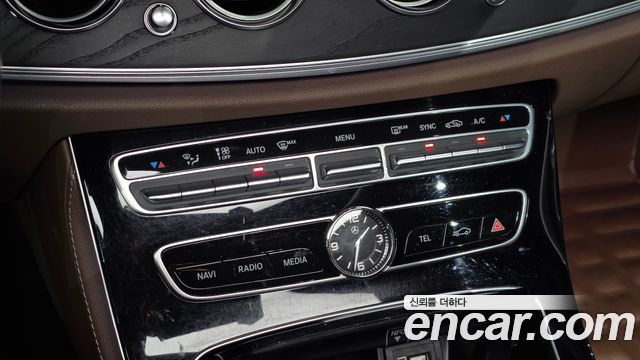 Mercedes-Benz E-Class 2019 — photo 27
