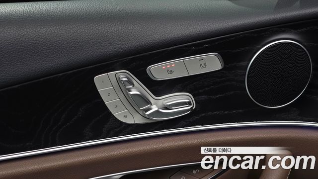Mercedes-Benz E-Class 2019 — photo 29