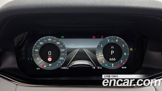 Land Rover Range Rover Evoque 2025 — photo 8