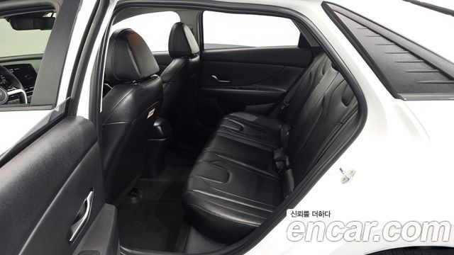 Hyundai AVANTE 2022 — photo 18