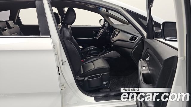 Kia Carens 2017 — photo 16