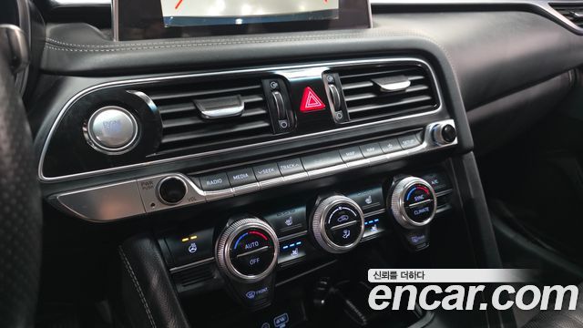 Genesis G70 2018 — photo 16