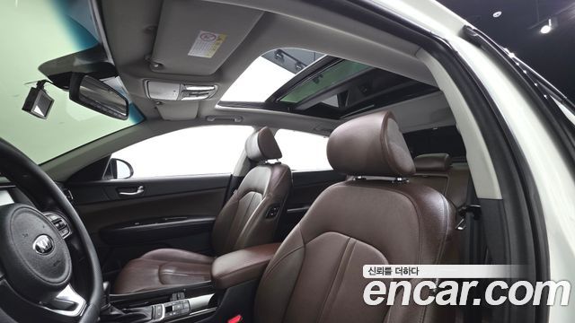 Kia K5 2016 — photo 18