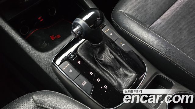 Kia K3 2016 — photo 9