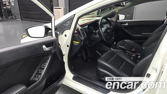 Kia K3 2016 — photo 10