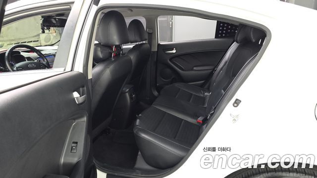 Kia K3 2016 — photo 11