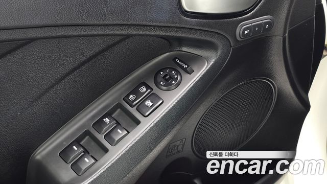 Kia K3 2016 — photo 14