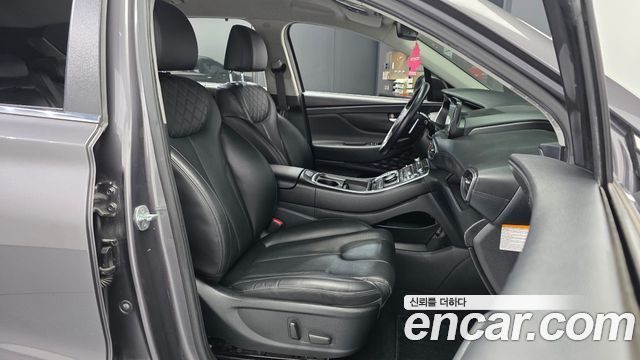 Hyundai Santafe 2022 — photo 17