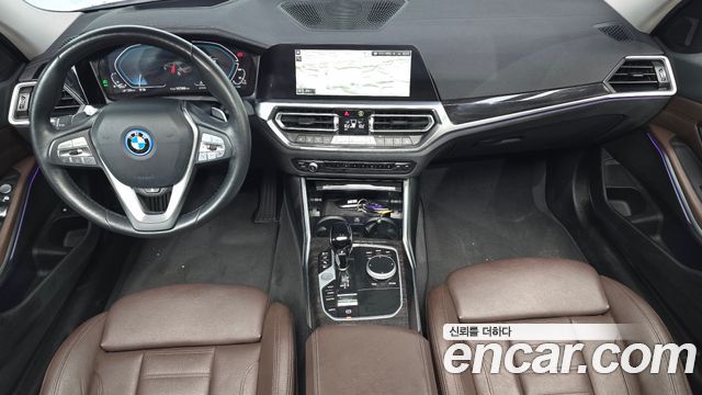 BMW 3-Series 2022 — photo 10