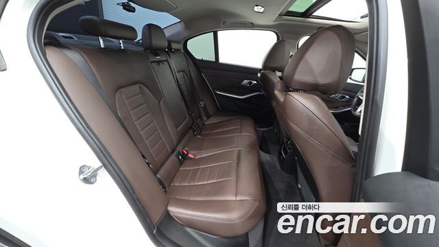 BMW 3-Series 2022 — photo 17