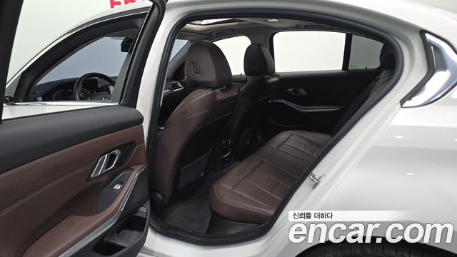 BMW 3-Series 2022 — photo 18
