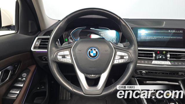 BMW 3-Series 2022 — photo 19