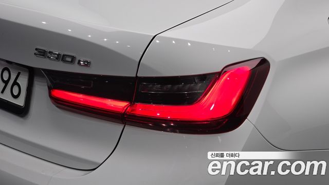 BMW 3-Series 2022 — photo 9