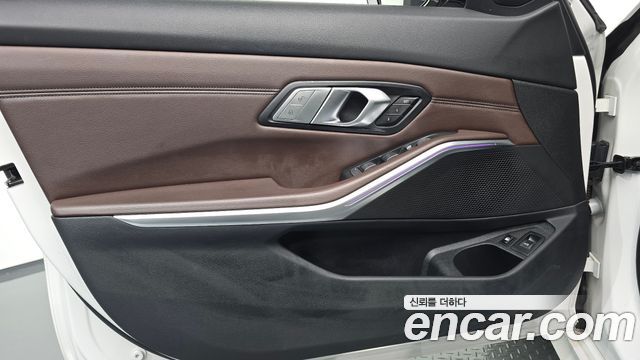 BMW 3-Series 2022 — photo 14
