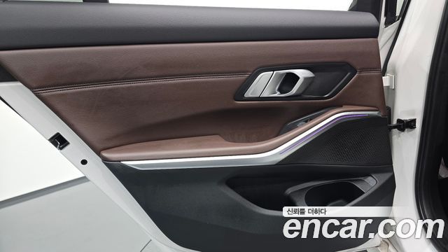 BMW 3-Series 2022 — photo 15