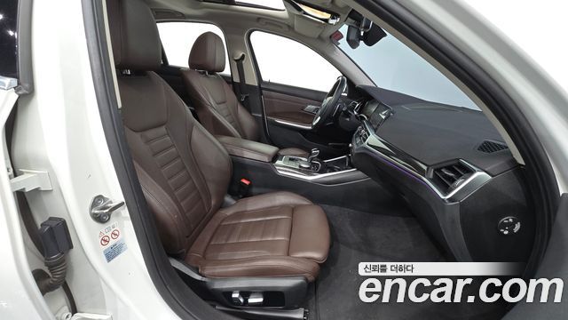 BMW 3-Series 2022 — photo 16