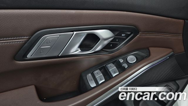 BMW 3-Series 2022 — photo 32
