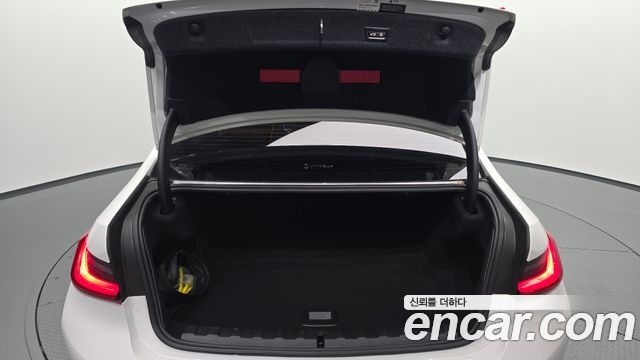 BMW 3-Series 2022 — photo 34