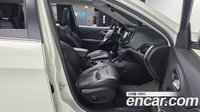 Jeep Cherokee 2019 — photo 11