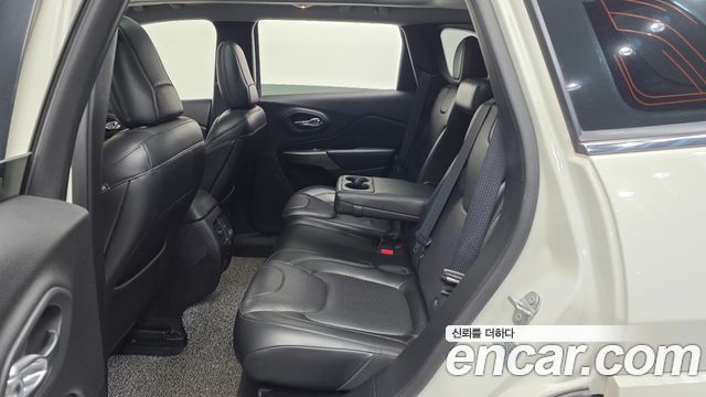 Jeep Cherokee 2019 — photo 12