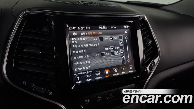 Jeep Cherokee 2019 — photo 14
