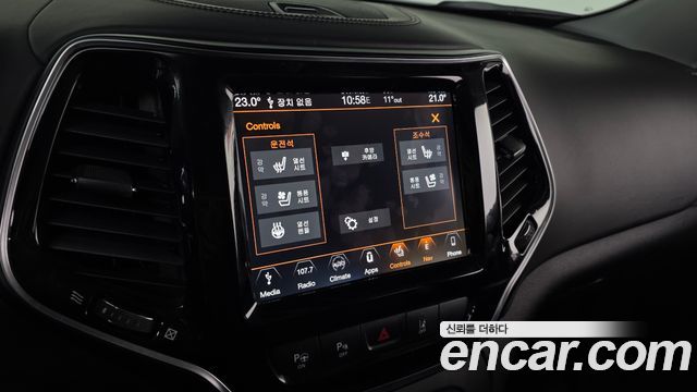Jeep Cherokee 2019 — photo 17