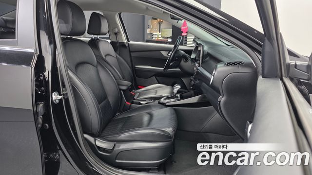 Kia K3 2023 — photo 17