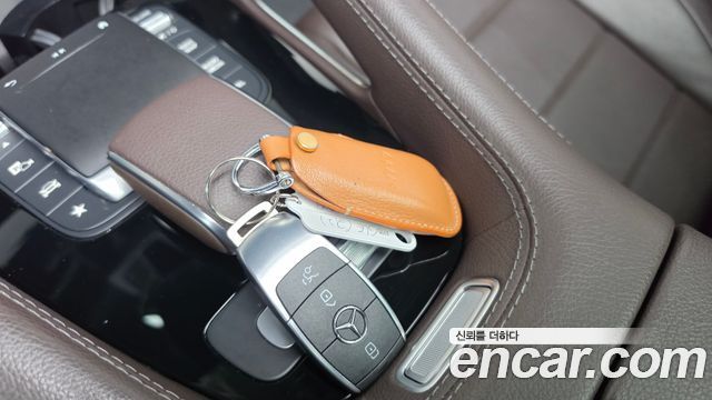 Mercedes-Benz GLE-Class 2022 — photo 16