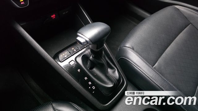 Kia Stonic 2018 — photo 12
