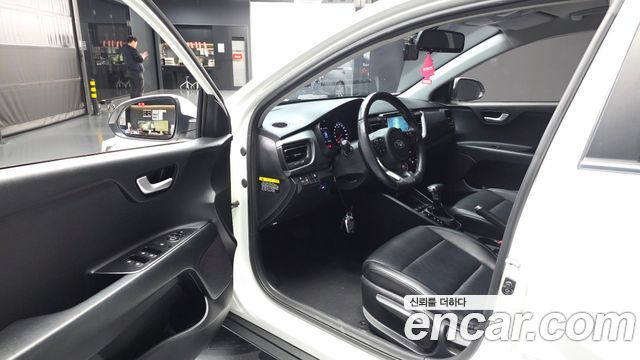 Kia Stonic 2018 — photo 13