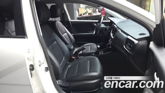 Kia Stonic 2018 — photo 17