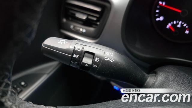 Kia Stonic 2018 — photo 25