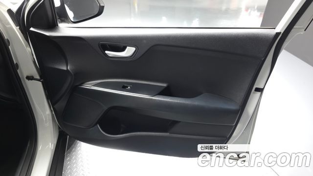 Kia Stonic 2018 — photo 14