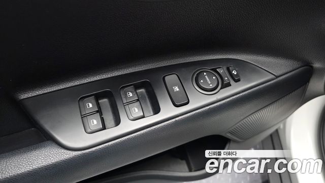 Kia Stonic 2018 — photo 30