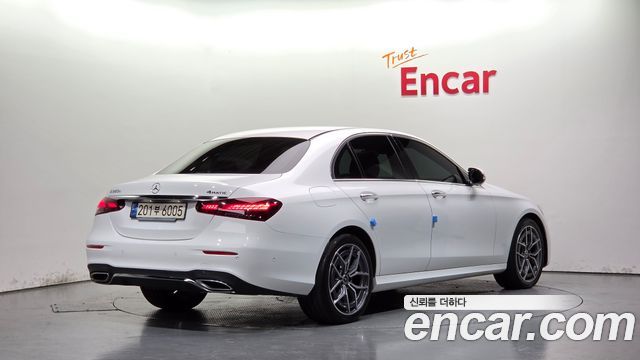 Mercedes-Benz E-Class 2023 — photo 2