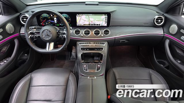 Mercedes-Benz E-Class 2023 — photo 10