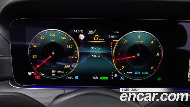 Mercedes-Benz E-Class 2023 — photo 11