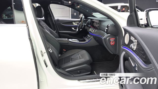 Mercedes-Benz E-Class 2023 — photo 17